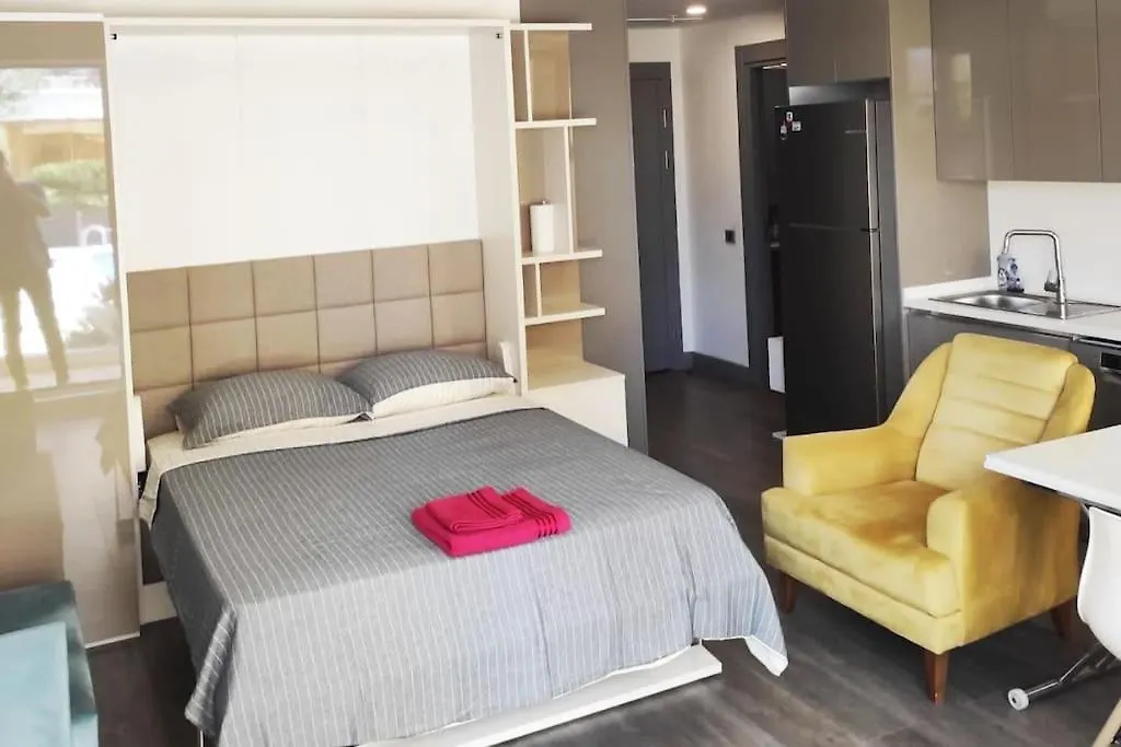 Wonderfully Located Seaside Residence 3 Minutes To Metro Istanbul