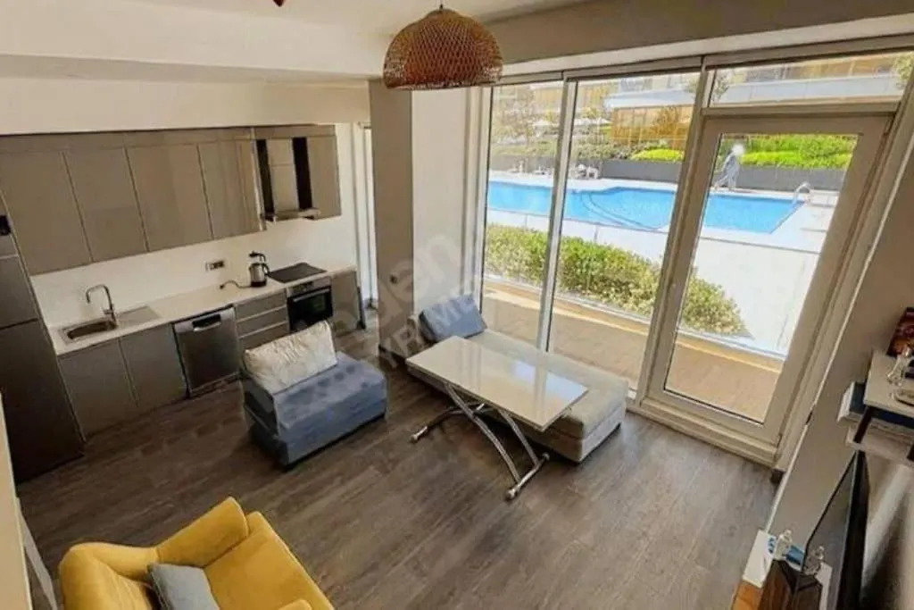 Wonderfully Located Seaside Residence 3 Minutes To Metro Istanbul