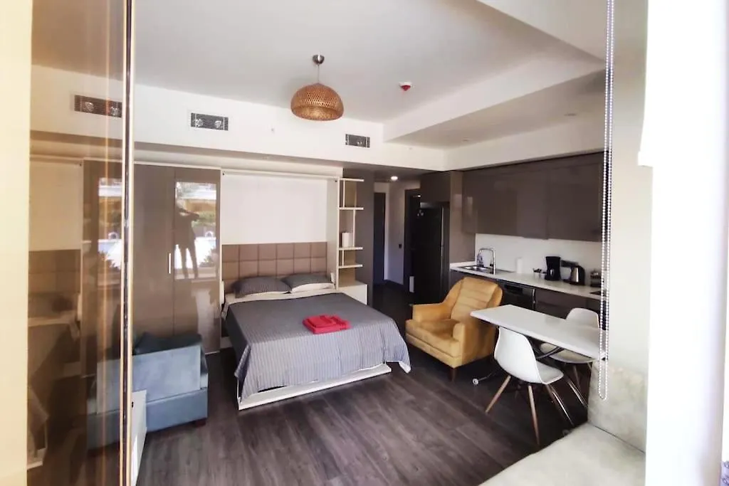 Wonderfully Located Seaside Residence 3 Minutes To Metro Istanboel