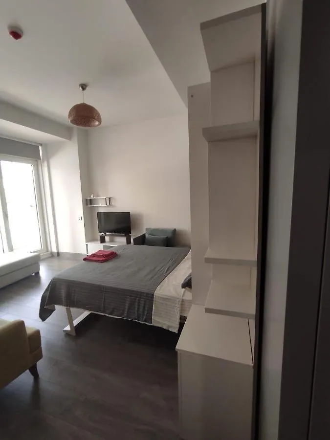 Wonderfully Located Seaside Residence 3 Minutes To Metro Istanboel 0*,  Turkije
