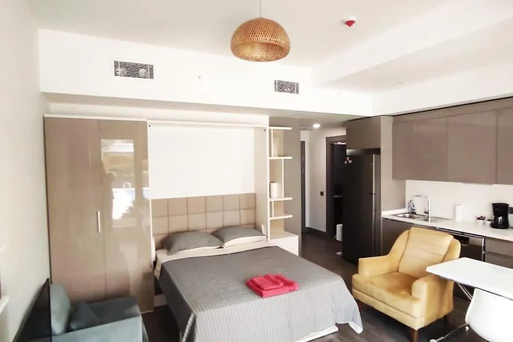 Apartment Wonderfully Located Seaside Residence 3 Minutes To Metro Istanbul