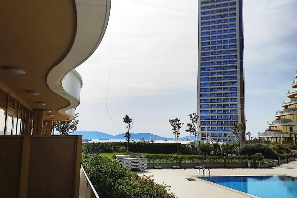 Wonderfully Located Seaside Residence 3 Minutes To Metro Istanbul