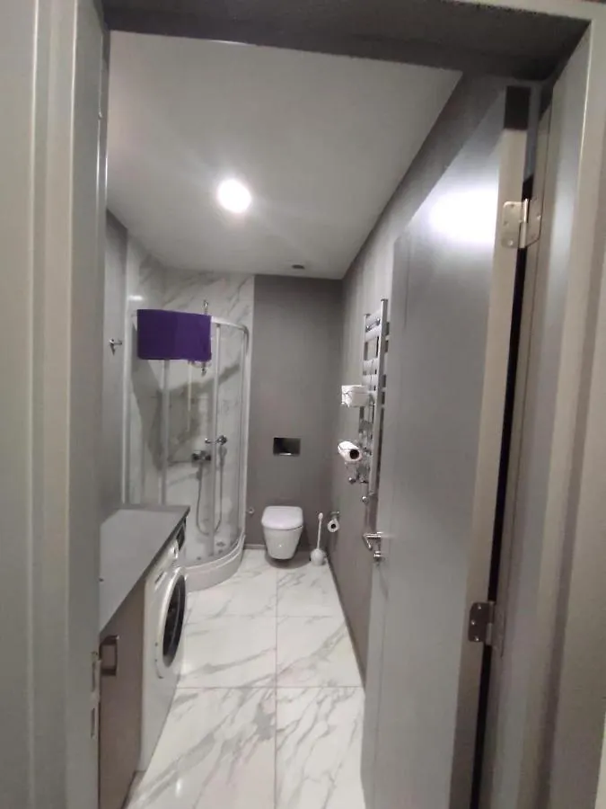 Apartment Wonderfully Located Seaside Residence 3 Minutes To Metro Istanbul
