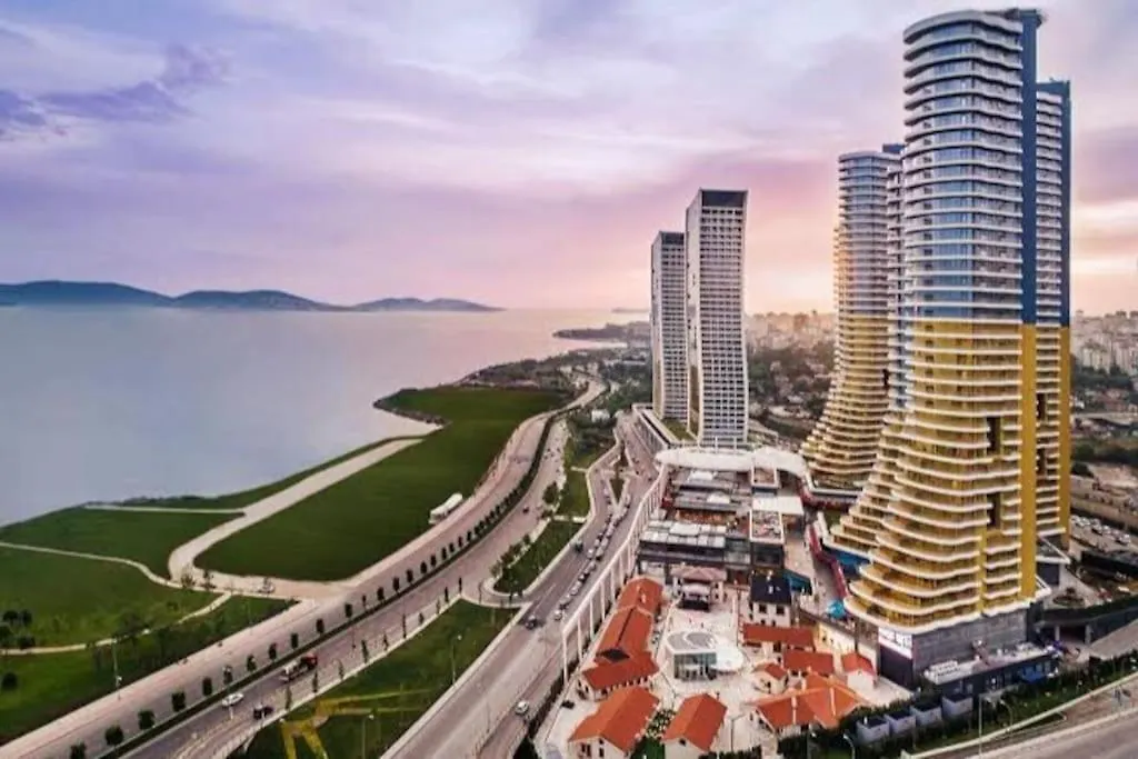 Wonderfully Located Seaside Residence 3 Minutes To Metro Istanbul Apartment