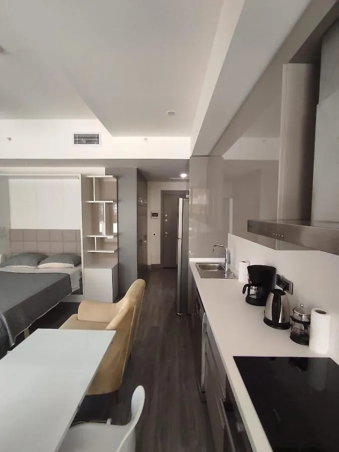 Apartment Wonderfully Located Seaside Residence 3 Minutes To Metro Istanbul