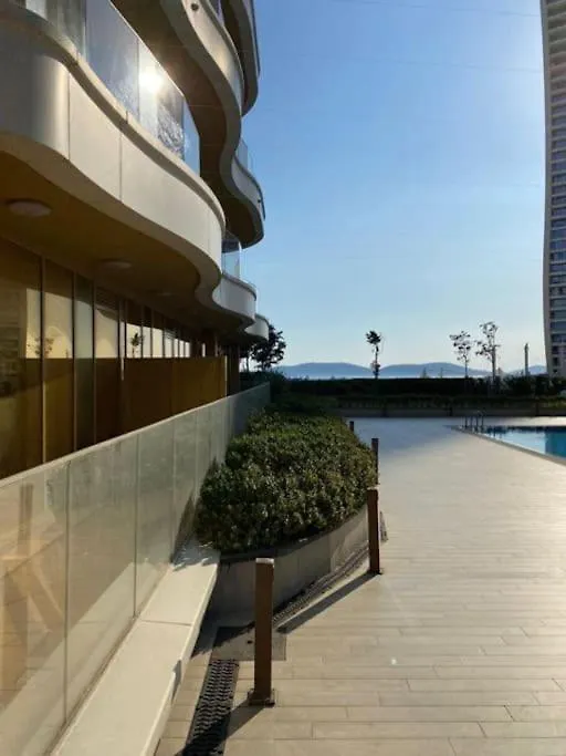 Wonderfully Located Seaside Residence 3 Minutes To Metro Istanbul Apartment
