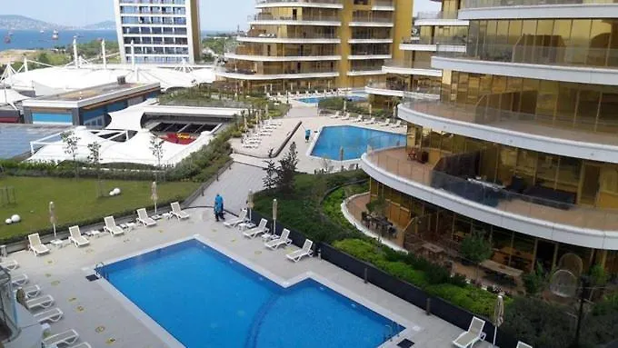 Apartment Wonderfully Located Seaside Residence 3 Minutes To Metro Istanbul
