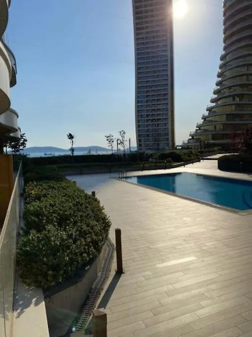 Wonderfully Located Seaside Residence 3 Minutes To Metro Istanbul